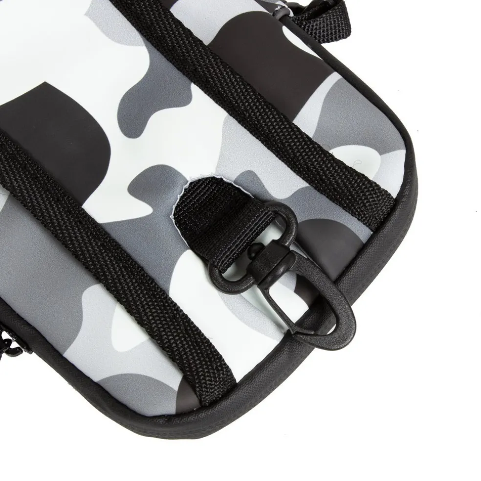 New Rebels ® Mart - Waterafstotend - Telefoontas - Telefoontasje - Army Camouflage Grey