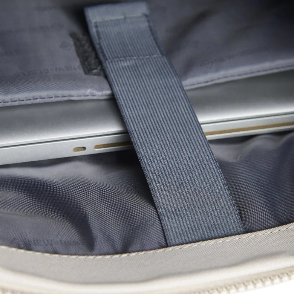 New Rebels Backham New York Salie Groen 21L Rolltop Rugzak Waterafstotend Laptop 15.6"