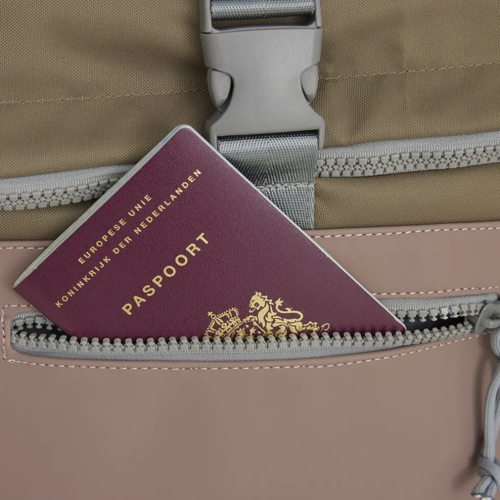 New Rebels Ferron New York Rolltop Rugzak 16L Oud Roze