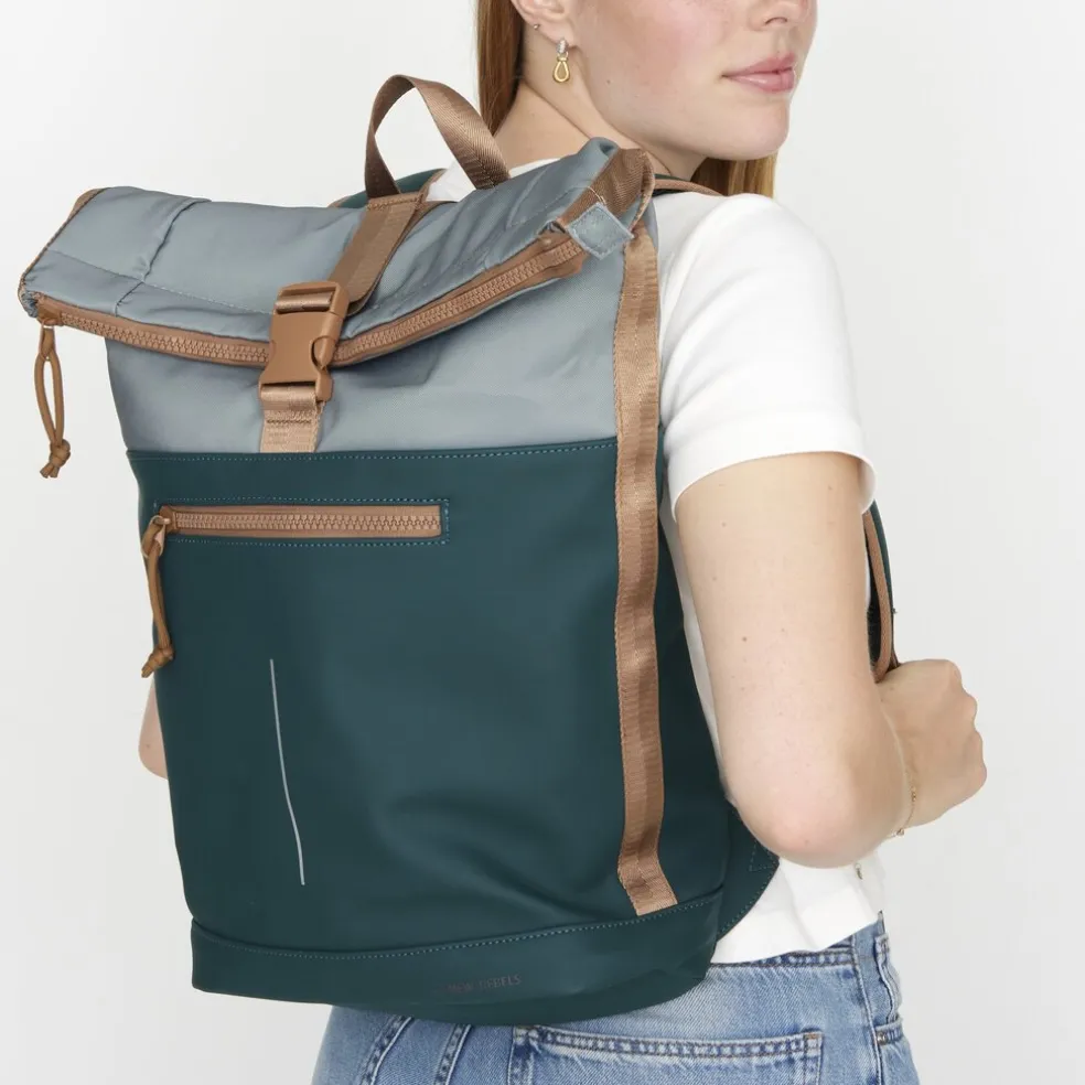 New rebels Ferron New York Rolltop Rugzak 16L Petrol