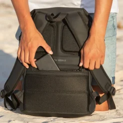 New Rebels Harper Providence Zwart 12L Rugzak Waterafstotend Laptop 11.6