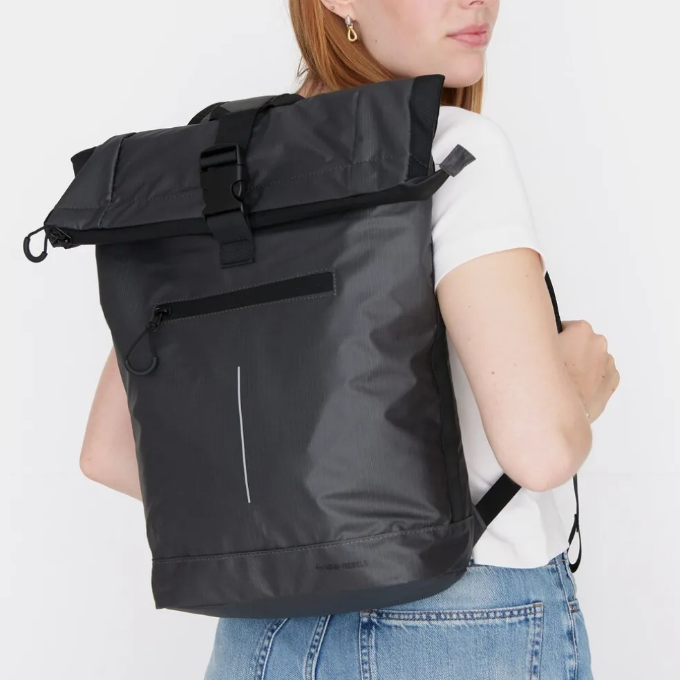 New Rebels Hugo New York 17L Waterdichte Rolltop Rugtas Zwart