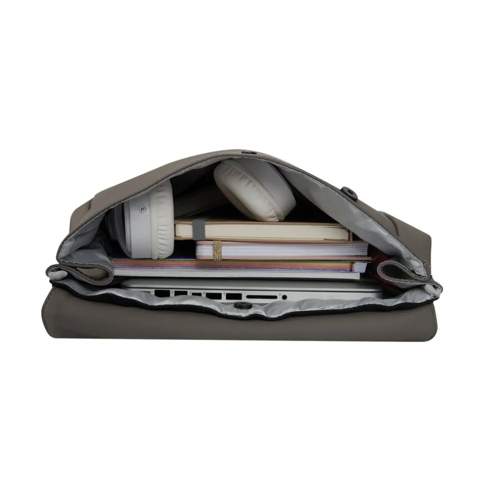 New Rebels Omar Lincoln Taupe 17L Rugtas met Flap Waterafstotend Laptop 15.6"