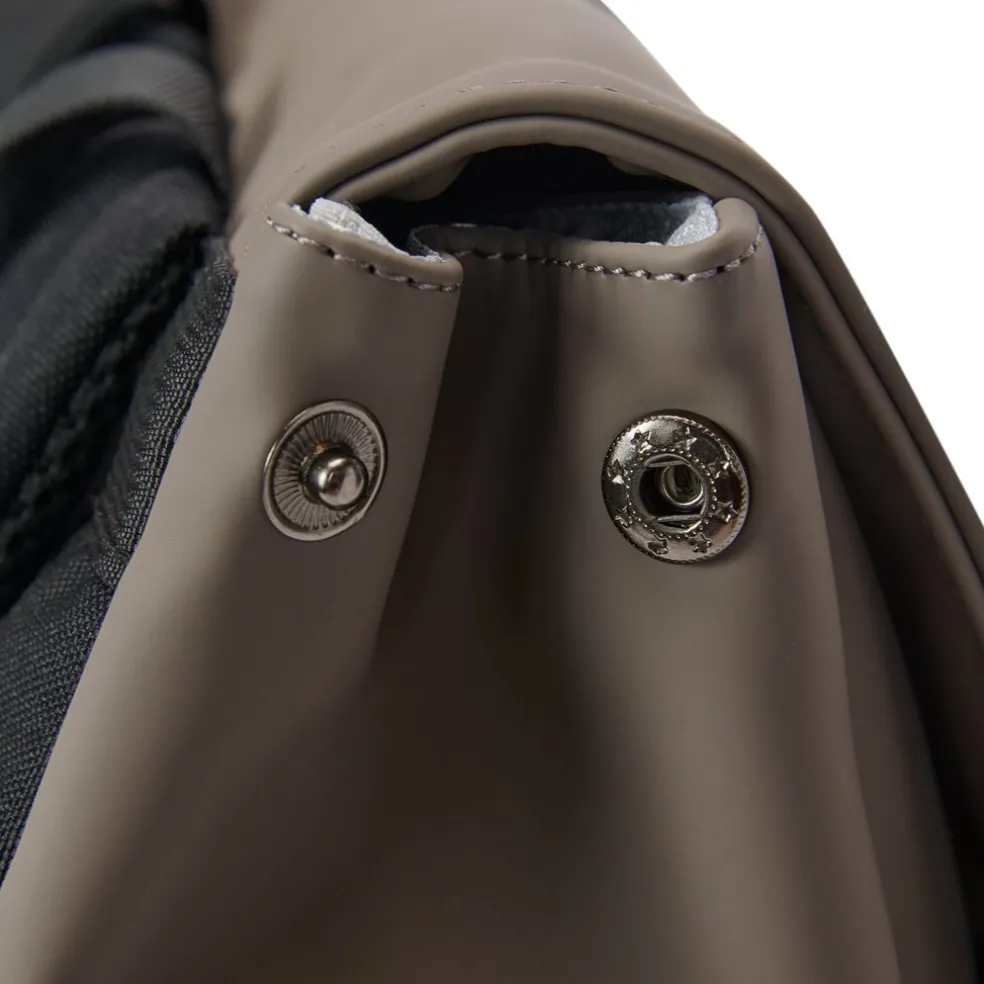 New Rebels Omar Lincoln Taupe 17L Rugtas met Flap Waterafstotend Laptop 15.6"