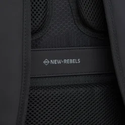 New Rebels Trondheim Windsor Rolltop Rugzak Zwart