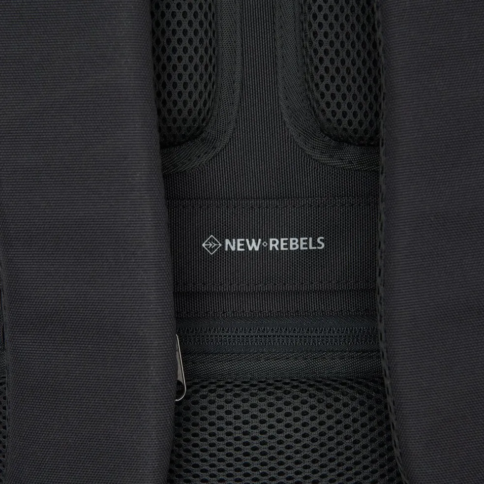 New Rebels Valor New York Zwart 21L Rugtas Rolltop Waterafstotend Laptop 15.6"