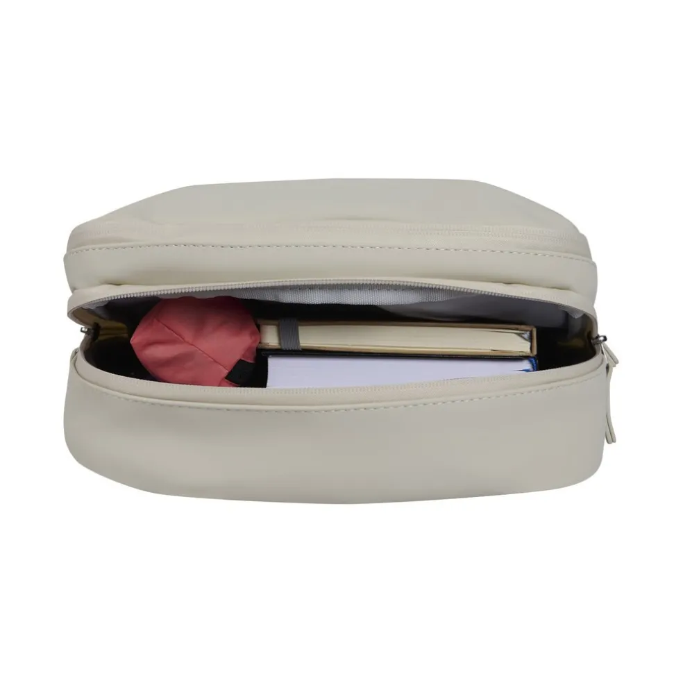 New Rebels William Milwaukee 18 L Laptoprugzak – Waterafstotend PU, Geschikt voor 15,6″ Laptop – Beige
